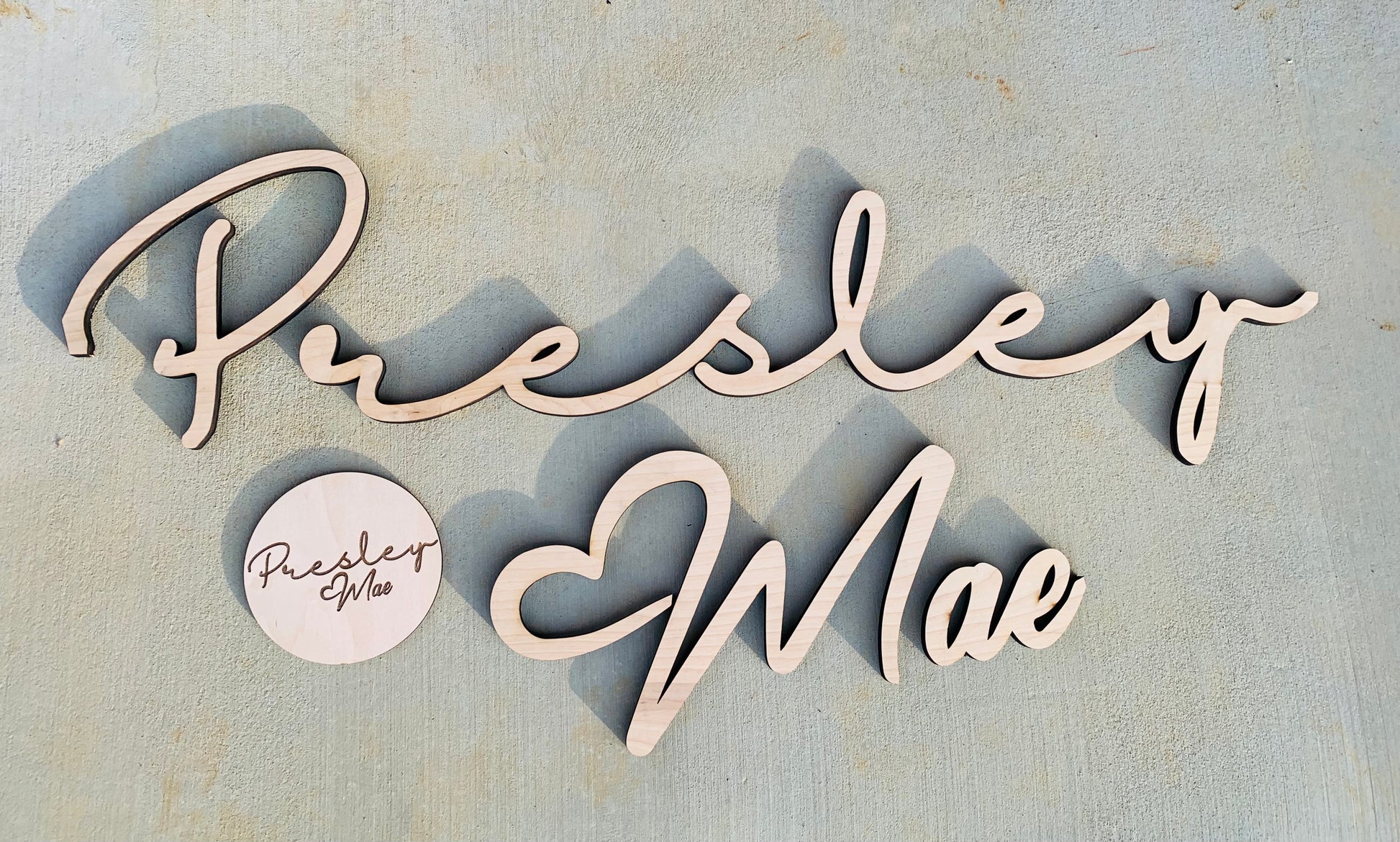 Another example of 3D cut wording with  a matching baby arrival circle for photos